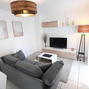 https://joli-t2-de-50-m-centre-ville-avec-place-parking.hotels-rhonealpes.com